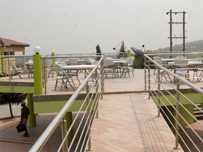 Crown Liberty Hotel Akra Dış mekan fotoğraf